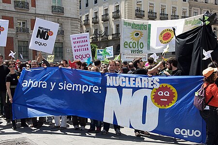 ไฟล์:Anti-nuclear protest Madrid 20110508-H.jpg