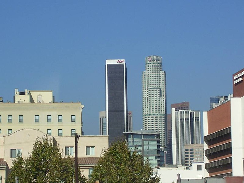 File:AonCenterSkyline.jpg