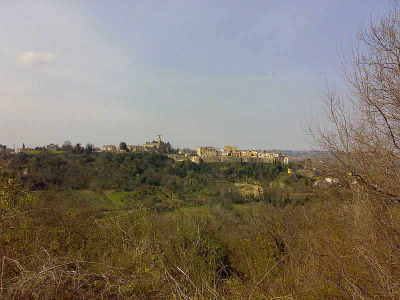 File:Ari, provincia di Chieti, panorama.JPG