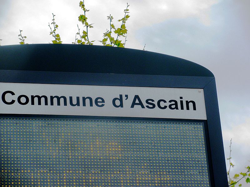 File:Ascain Mobilier urbain.JPG