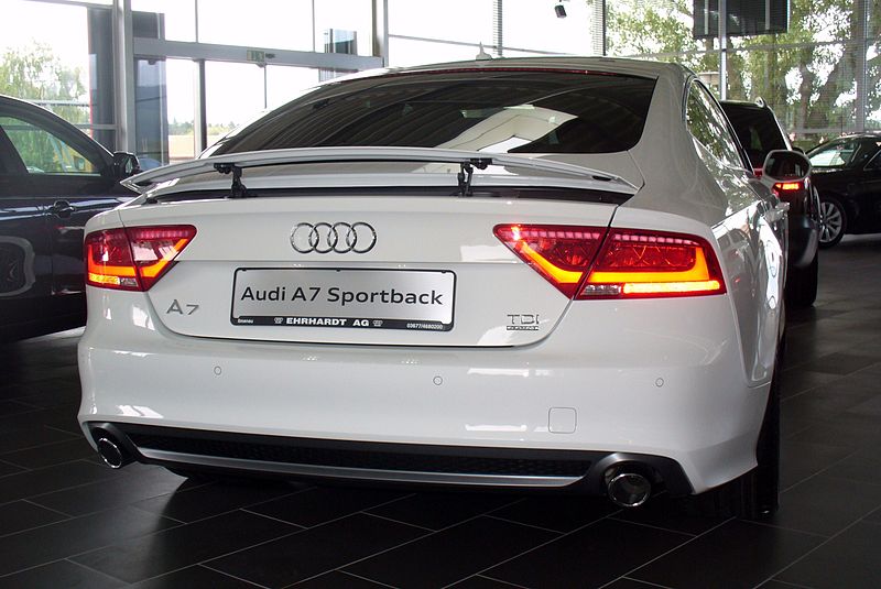 File:Audi A7 Sportback 3.0 TDI quattro S tronic Ibisweiß Hinten.JPG