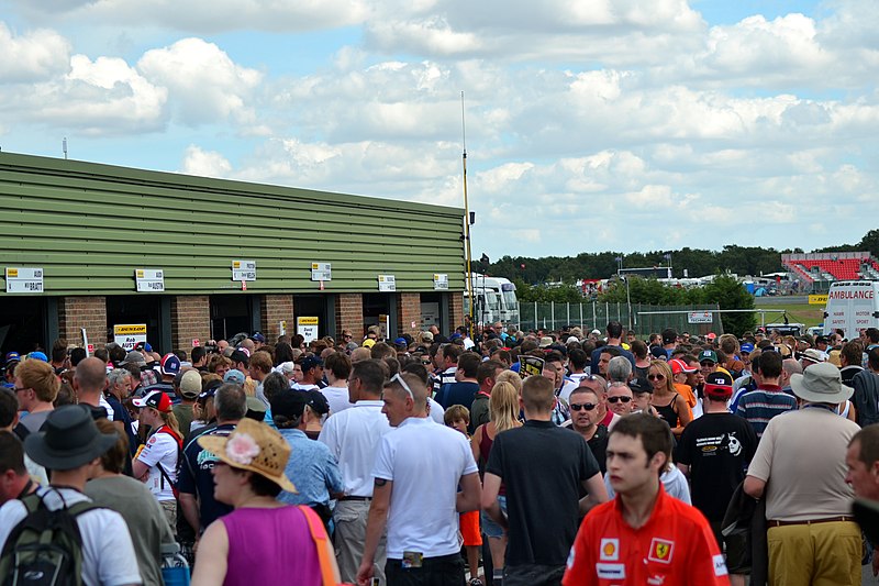 File:BTCC Pit Lane 04 (9454172514).jpg