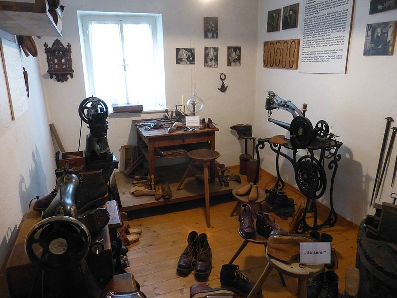 File:Bad Goisern Heimatmuseum - Schuhmacherwerkstatt 1.jpg