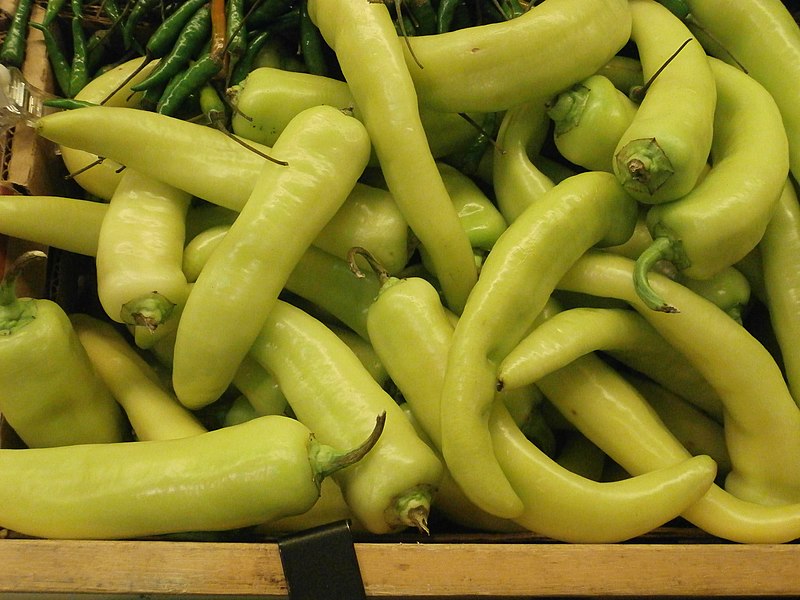 File:Banana peppers in a box.jpg