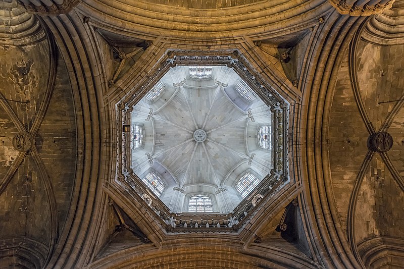 File:Barcelona Cathedral Interior - view of the dome.jpg