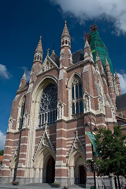 Comment aller à Basiliek van Onze-Lieve-Vrouwe van Dadizele en transport en commun - A propos de cet endroit