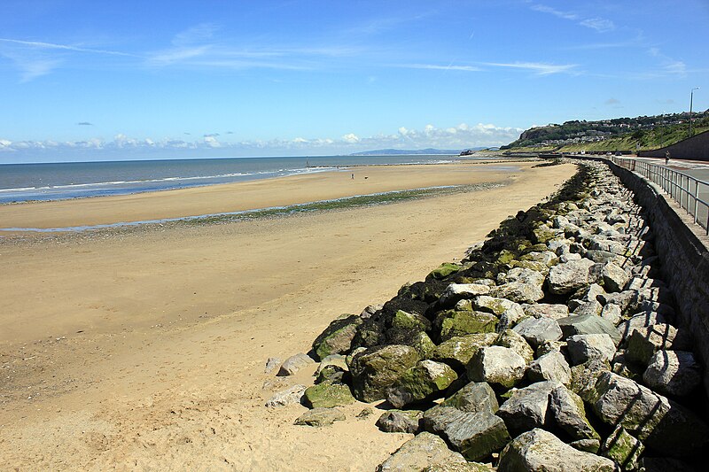 File:Beach and sea wall at Colwyn Bay - geograph.org.uk - 5045244.jpg