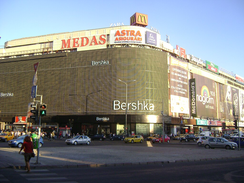 File:Bershka on Unirea Shopping Center Bucharest 2010.JPG - Wikimedia  Commons