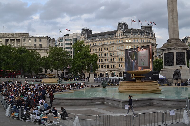 File:Big Screen in Trafalgar Square (42761622261).jpg