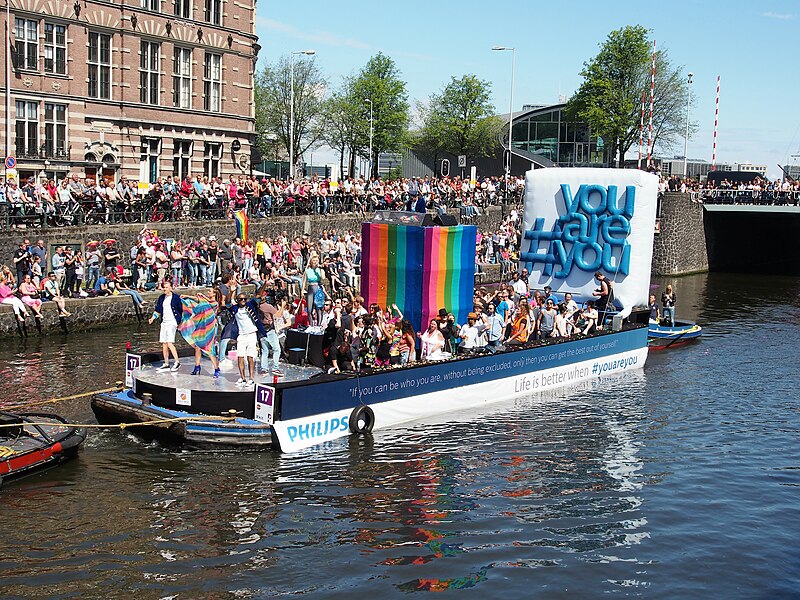 File:Boat 17 Philips, Canal Parade Amsterdam 2017 foto 1.JPG
