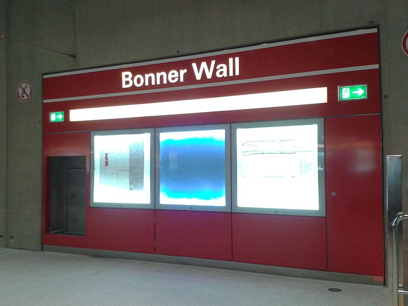 File:Bonner Wall U-Bahnhof 5.jpg