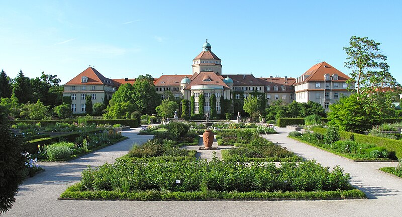 File:Botanischer Garten Hauptgebäude a.jpg