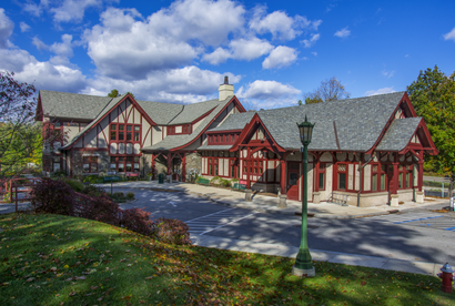 How to get to Briarcliff Manor Scarborough Historical Society with public transit - About the place