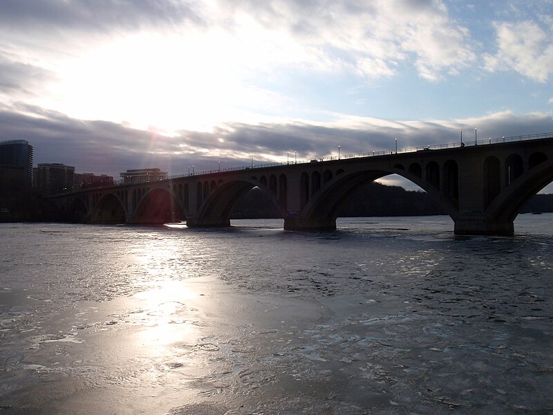 File:Bridge over the frozen Potomac River, at dusk, 2010 01 15 -b.jpg