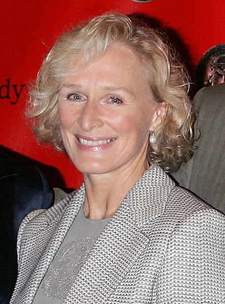 File:CCH Pounder & Glenn Close 2006 (cropped).jpg