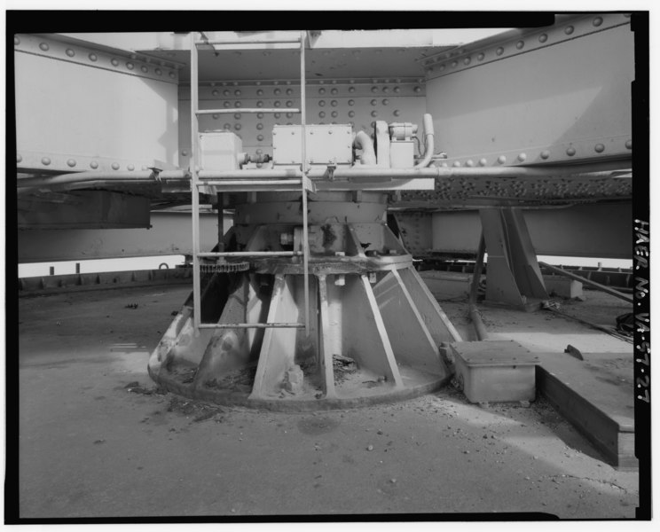 File:CENTER PIVOT, SOUTH SWING SPAN. - George P. Coleman Memorial Bridge, Spanning York River at U.S. Route 17, Yorktown, York County, VA HAER VA,100-YORK,19-27.tif