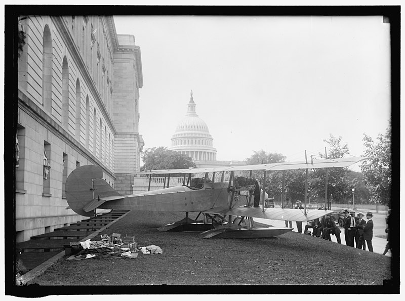 File:CURTISS AIRPLANE. CURTISS TWIN ENGINE BIPLANE EXHIBITED AT SENATE OFFICE BUILDING LCCN2016864542.jpg