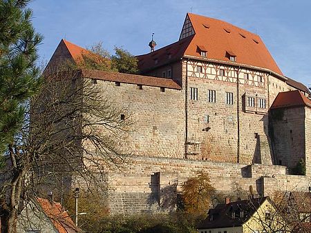 Tập_tin:Cadolzburg-burg-wseite-gesamt-v-nw.jpg