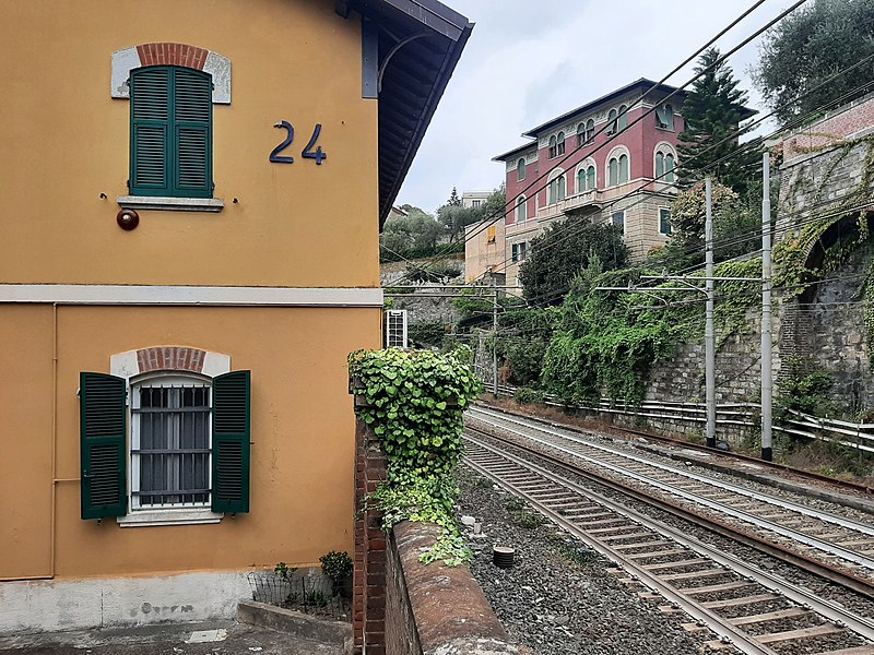 File:Camogli - ex stazione di Priaro - 01.jpg