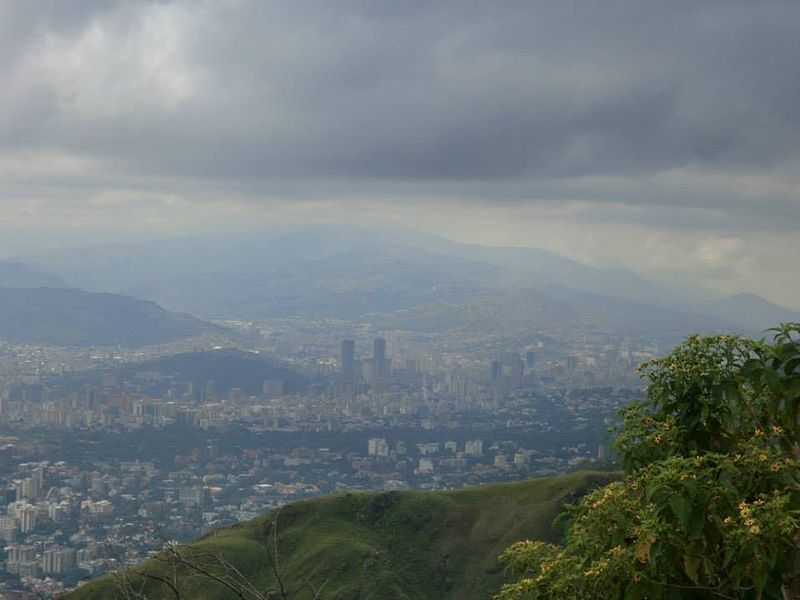 File:Caracas desde el avila.jpg