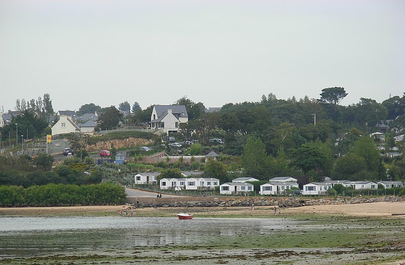 File:Carantec, beach near Yelloa village, not the main beach which is lovely - panoramio.jpg