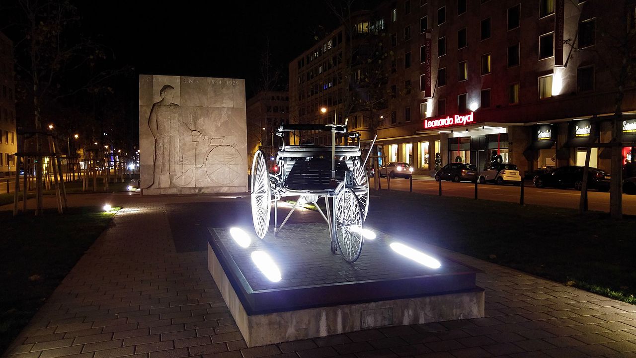 Carl-Benz-Denkmal (1) 2015.jpg