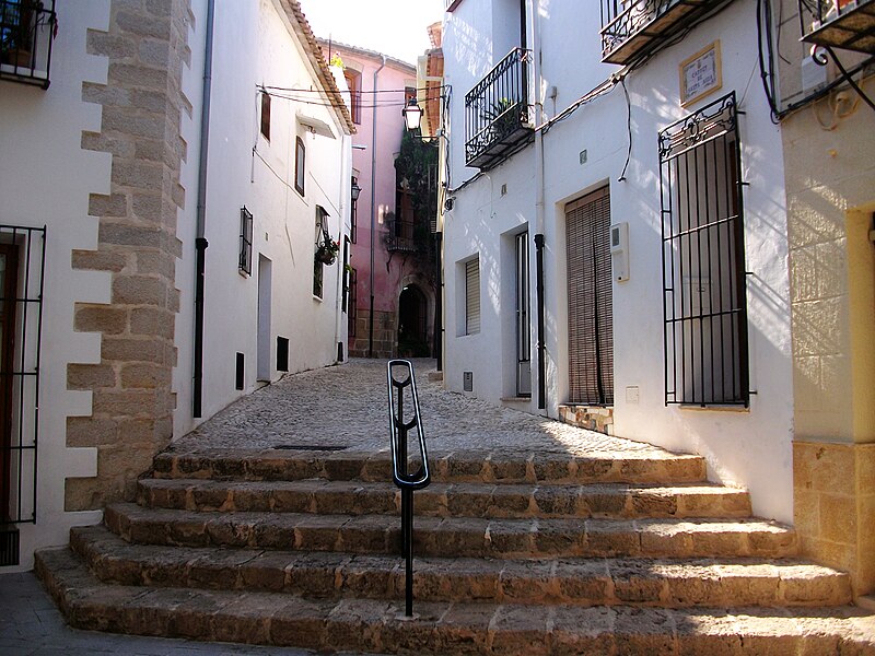 File:Carrer de Santa Anna de Benissa.JPG