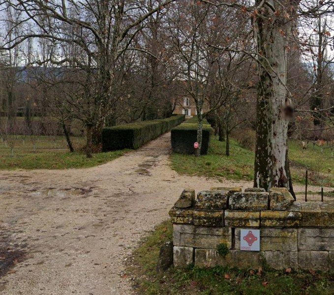 File:Château de Bourgane (Saint-Saturnin-lès-Apt, Vaucluse).jpg