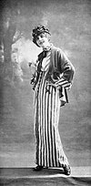 Oblek na míru Redfern 1914 cropped.jpg