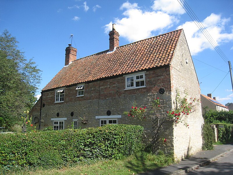 File:Cottage in Newton (geograph 3109535).jpg