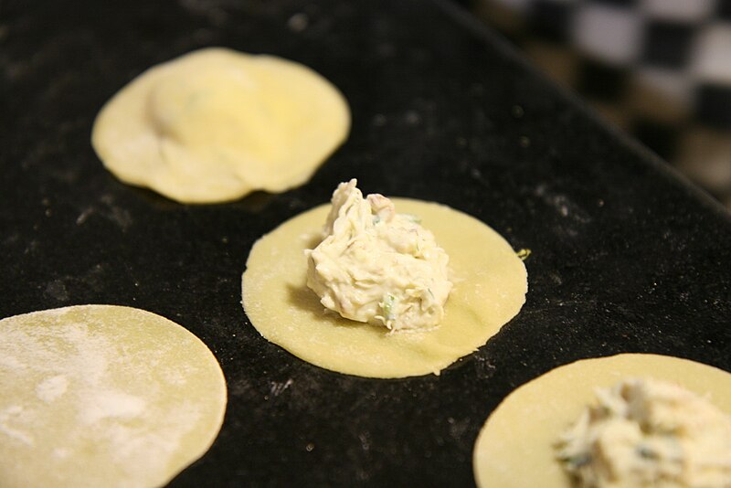 File:Crab and mascarpone filling for ravioli, 2008.jpg