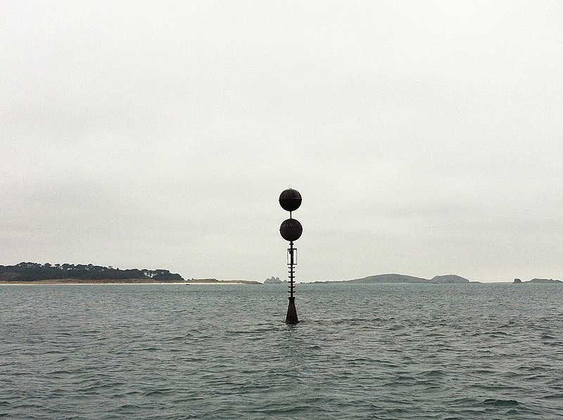 File:Crow Rock marker - geograph.org.uk - 3451503.jpg