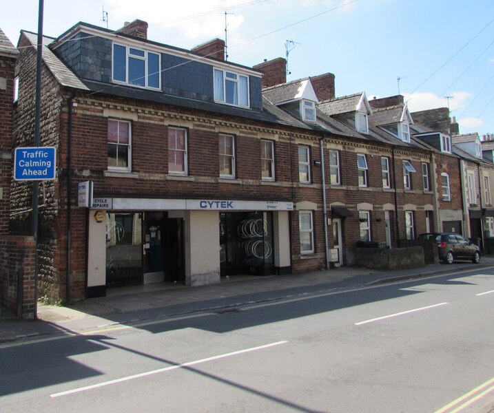 File:Cytek, Stroud - geograph.org.uk - 5380264.jpg