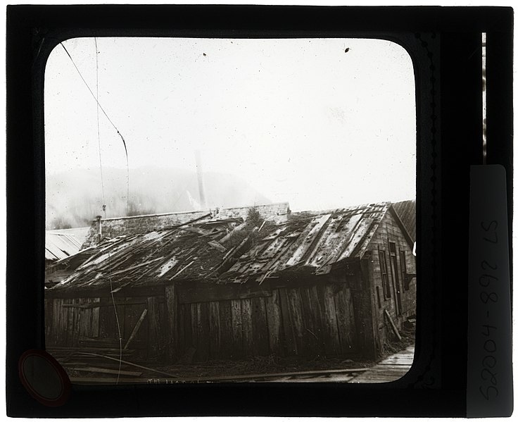 File:Deserted house of Western Canada (S2004-892 LS).jpg