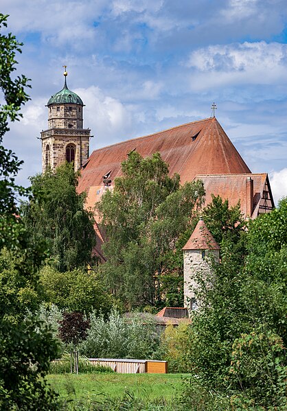File:Dinkelsbühl - Altstadt - Münster St. Georg - Ansicht mit Kleiner Bastei über die Wörnitzinsel.jpg