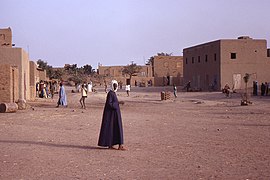 Djenné, Mopti, Mali. Près de la Grande Mosquée au petit matin. Date du cliché 27-12-1972.jpg