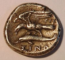 Drachme aus Sinope, Adler über Delphin, ca. 365-322 v. Chr. geprägt