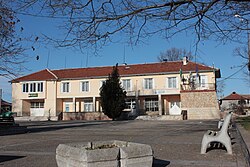 Сградата на кметството и читалището в Драгор