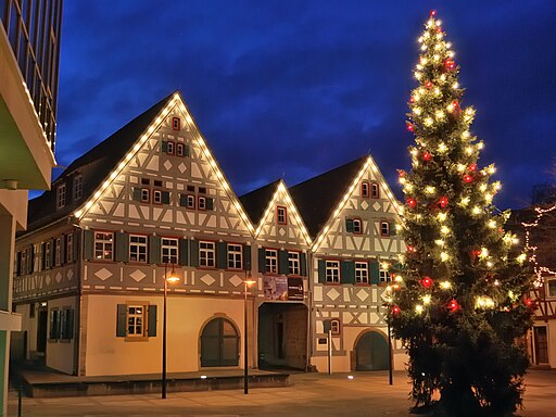 Dreigiebelhaus Weihnachtsbeleuchtung