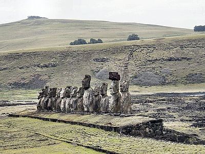 Ahu Tongariki on Easter Island, with 15 moai made of tuff from Rano Raraku crater: The second moai from the right has a Pukao ("topknot") which is made of red scoria.