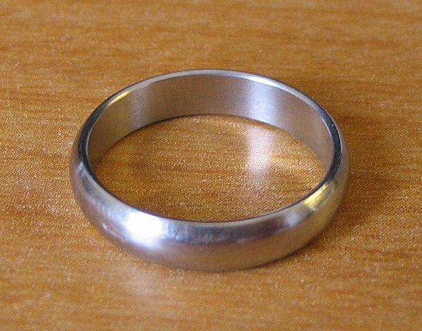 File:Steel Ring Trzyniec.jpg - Wikimedia Commons