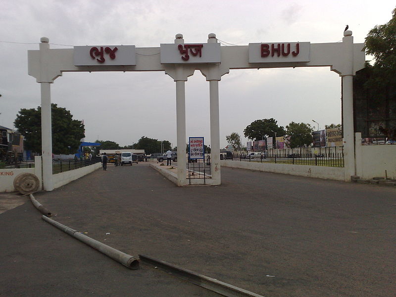 File:Entrance to Bhuj railway station.jpg