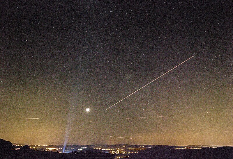 File:Extremely busy sky at lunar eclipse Moon, Mars, very faint milkyway, stars, airplanes, light beam...light pollution, (41901251750).jpg