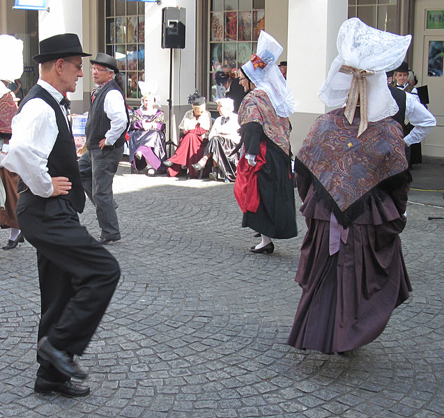 File:Fête des Rouaisouns 2012 42.jpg