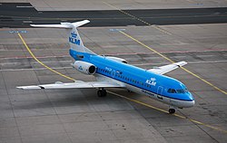 Fokker 70 авиакомпании KLM Cityhopper на рулении в международном аэропорте Франкфурта, 2009 год