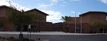 Depan pintu masuk Canyon Crest Academy di San Diego.JPG