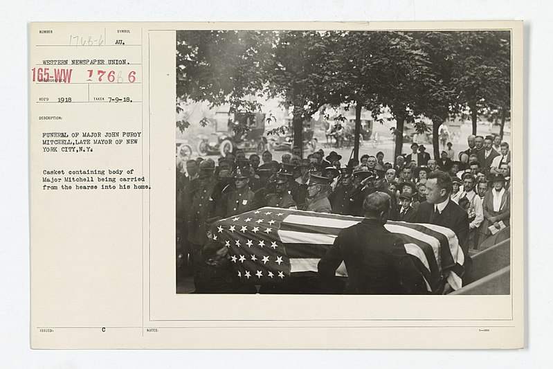 File:Funeral - Mayor John Purroy Mitchell - FUNERAL OF MAJOR JOHN PURROY MITCHELL, LATE MAYOR OF NEW YORK CITY, NEW YORK. Casket containing body of Major Mitchell being carried from the hearse into this home - NARA - 31482636.jpg