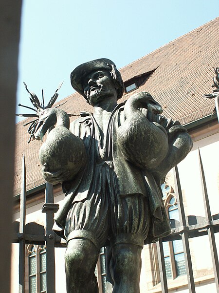 File:Gänsemännchenbrunnen Nürnberg-2.jpg