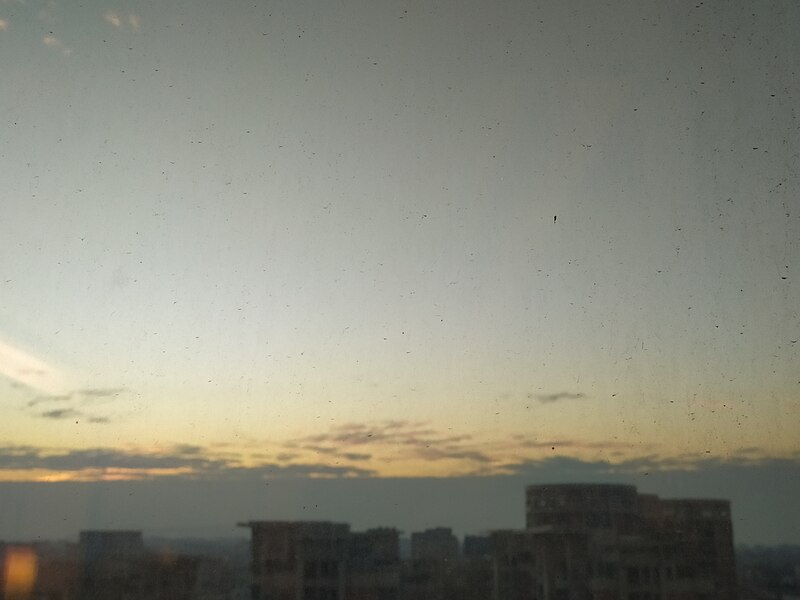 File:GD 廣東 Guangdong 汕頭猛獅凱萊酒店 Shantou Menshine Gloria Plaza Hotel room window view 早晨 morning sunset December 2023 Red7 01.jpg