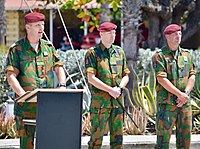 Militairen van de Compagnie in de West (CIDW) in het GVT Tropen tijdens een ceremonie.